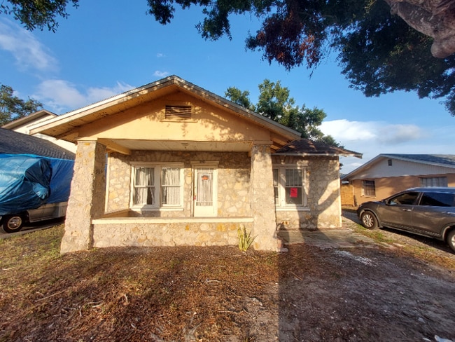 2713 5th St W