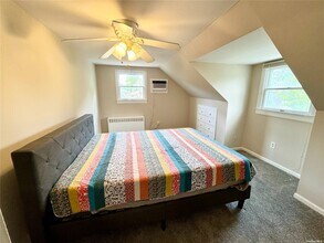 24 Ellington Dr in East Northport, NY - Building Photo - Building Photo