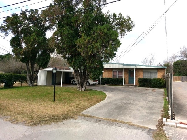 5539 Randolph Blvd in San Antonio, TX - Building Photo - Primary Photo