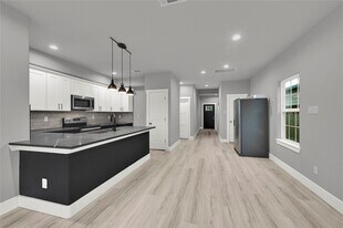 7415 Hezekiah Ln in Houston, TX - Building Photo