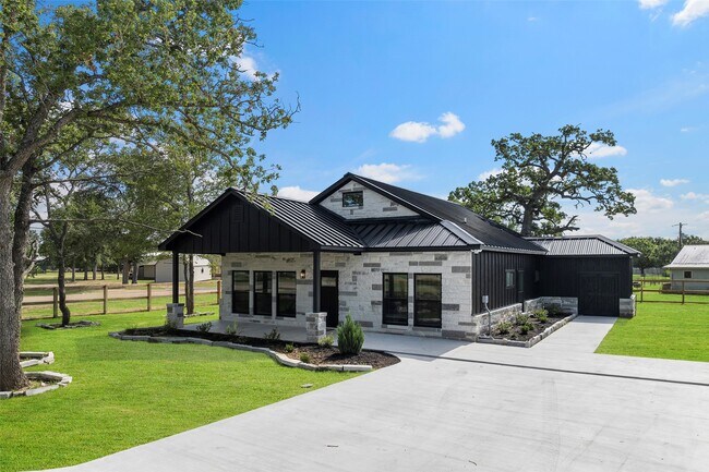 310 Sweet Gum Ln in Somerville, TX - Building Photo - Building Photo