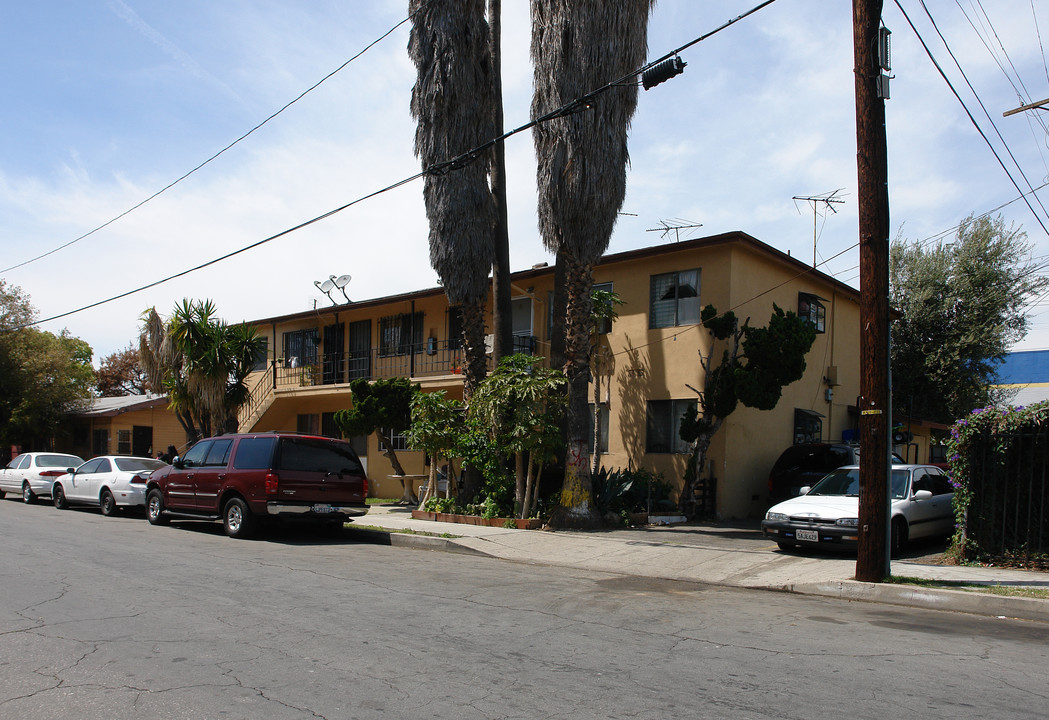 1064 N Oxford Ave in Los Angeles, CA - Building Photo