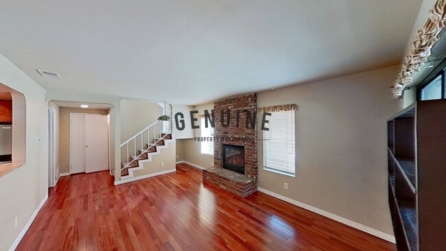 1058 Townhouse Dr in Costa Mesa, CA - Building Photo - Building Photo