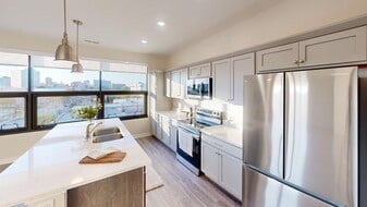 Loftus Apartments in Cedar Rapids, IA - Building Photo