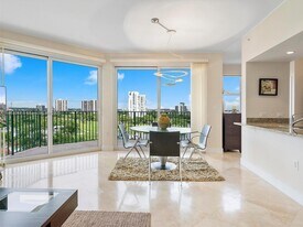 20000 E Country Club Dr in Aventura, FL - Building Photo