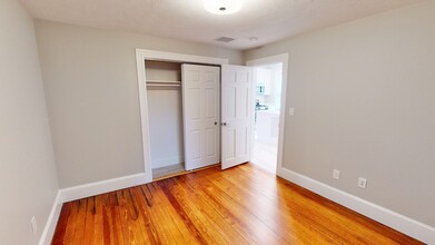 267 E Cottage St, Unit 1 in Boston, MA - Foto de edificio - Building Photo
