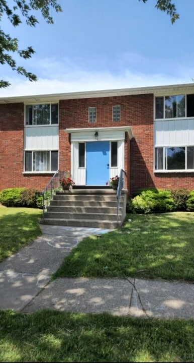 76 Mallory Rd, Unit 1 in Tonawanda, NY - Building Photo