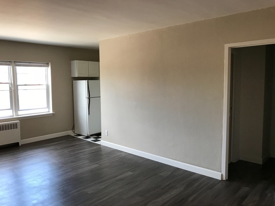 Prospect Downs in Milwaukee, WI - Building Photo