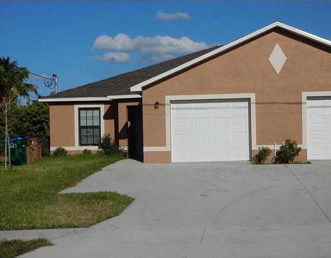 313 Cultural Park Blvd in Cape Coral, FL - Foto de edificio - Building Photo