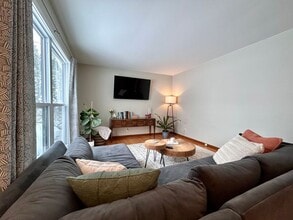 2728 Vassar Dr SE in Grand Rapids, MI - Building Photo - Building Photo