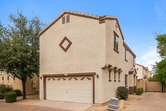 7519 S 14th St in Phoenix, AZ - Foto de edificio - Building Photo