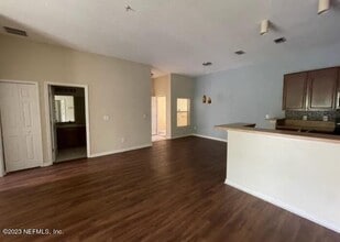 7061 Snowy Canyon Dr in Jacksonville, FL - Building Photo - Building Photo