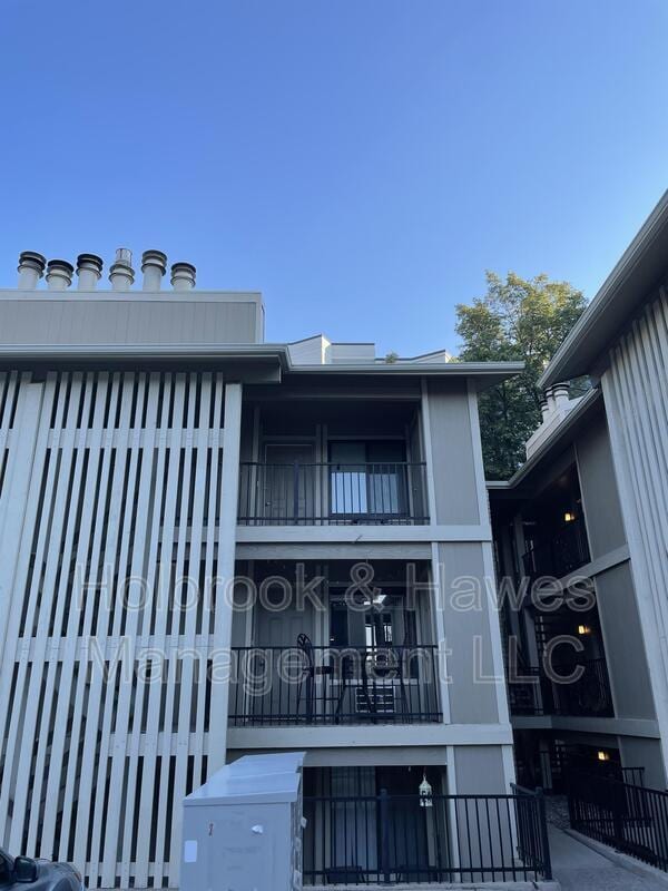 property at 1209 W Plum St