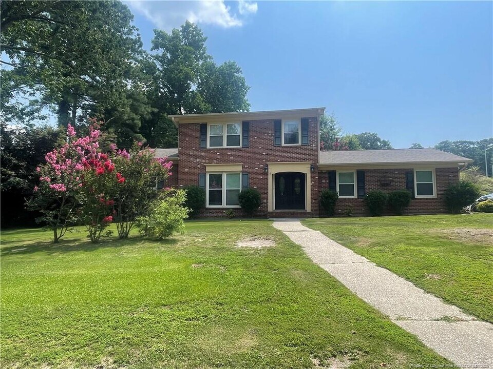5670 Blythewood Ln in Fayetteville, NC - Building Photo