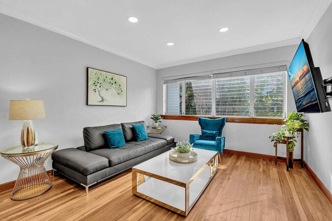 10004 E Bay Harbor Dr