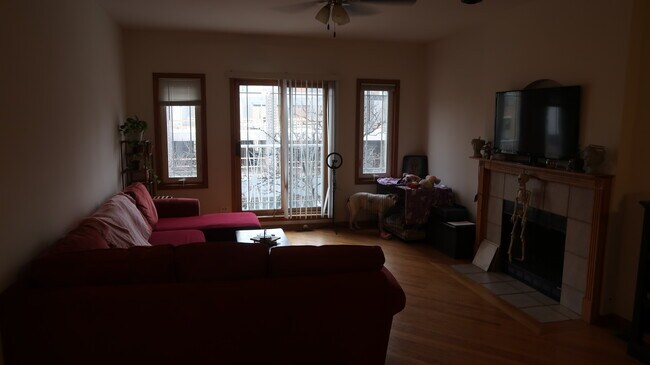 1448 W Chicago Ave, Unit #  03W in Chicago, IL - Building Photo - Building Photo