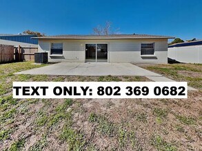 4 Dunlin Way in Portsmouth, NH - Building Photo - Building Photo