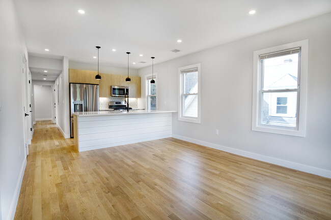 7 Wenham St, Unit #1