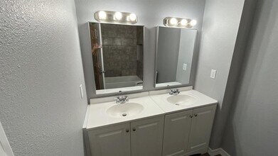 4620 Nichols St in Houston, TX - Building Photo - Building Photo