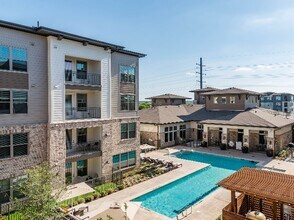 Album Keller Ranch 55+ Active Adult Apartment Homes in Fort Worth, TX - Foto de edificio - Building Photo