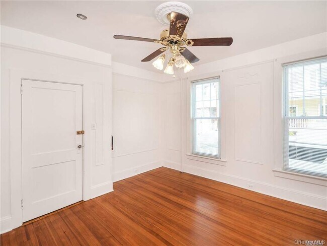 70 Central Ave in Sea Cliff, NY - Foto de edificio - Building Photo