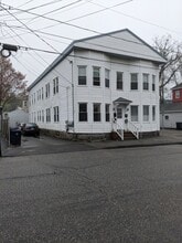 23 Middle St, Unit 102 in Biddeford, ME - Foto de edificio - Building Photo
