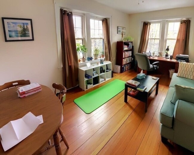 586 Washington St in Brookline, MA - Building Photo - Building Photo