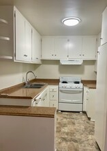 21707 Roscoe Blvd in Los Angeles, CA - Building Photo - Building Photo