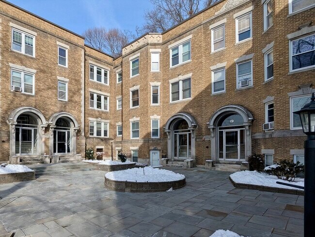 21 Westbourne Terrace in Brookline, MA - Building Photo - Building Photo