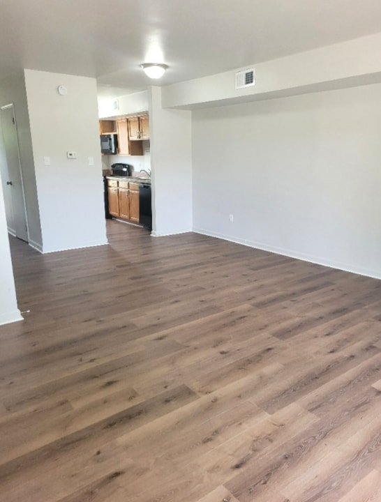 16 Bainbridge Ave in Hampton, VA - Building Photo