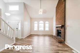 10713 Creekside Woods Dr in Indianapolis, IN - Foto de edificio - Building Photo