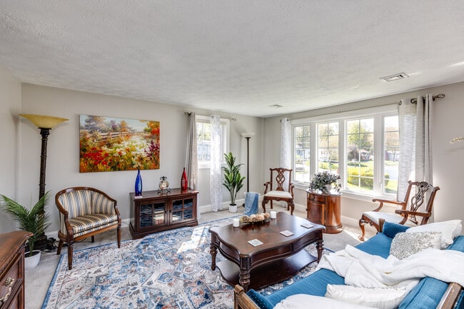 73 Maxwell Dr