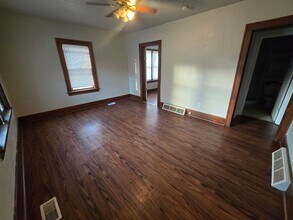 2419 S Newton St in Sioux City, IA - Building Photo - Building Photo