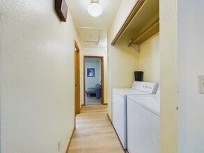 933 Cowles St in Fairbanks, AK - Building Photo - Building Photo