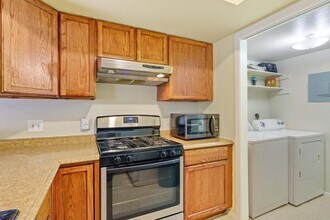 6919 10 Oaks Cir in Austin, TX - Building Photo - Building Photo