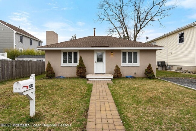 property at 1310 Rue Mirador