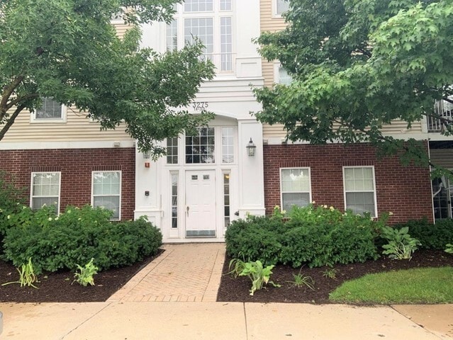 property at 3275 Stratford Ct