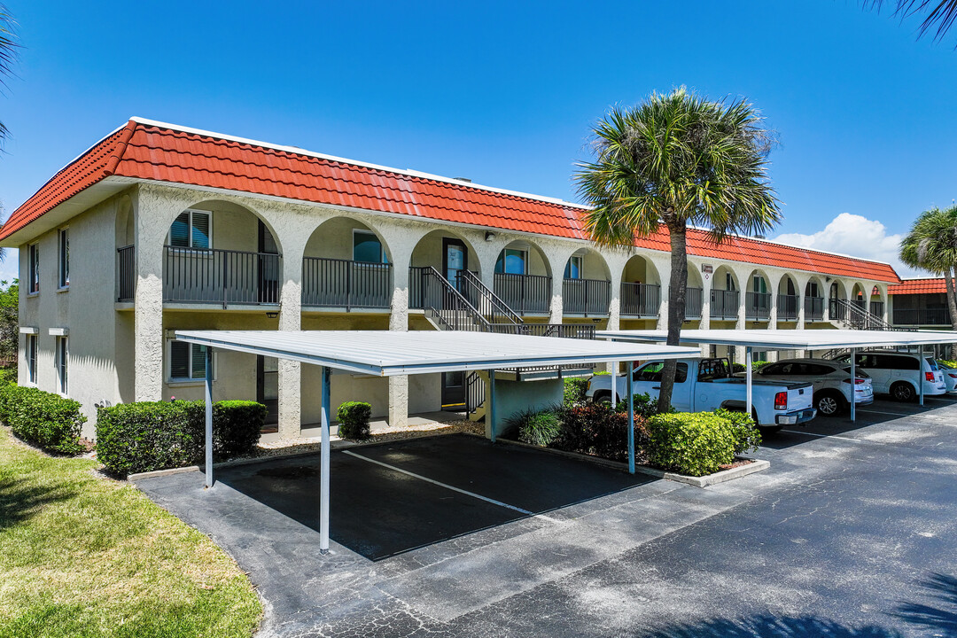 St Lucie Gardens in Cocoa Beach, FL - Building Photo