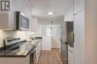 18 Louise Ln in Orillia, ON - Building Photo - Building Photo