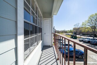 10630 Westbrae Pkwy in Houston, TX - Building Photo - Building Photo