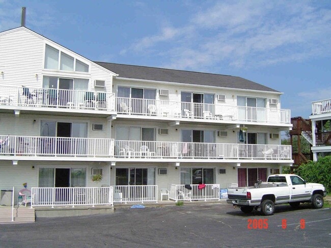 933 Ocean Blvd in Hampton, NH - Building Photo - Building Photo
