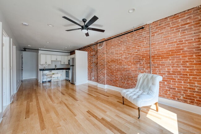 11 Main St