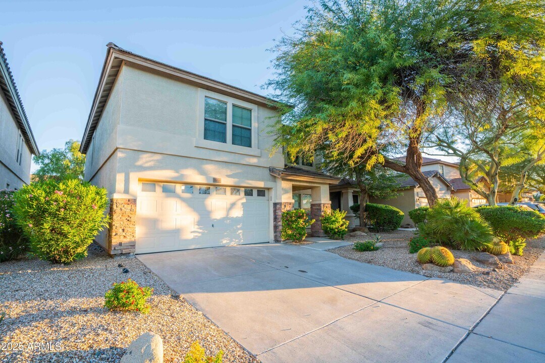 1910 E Cashman Rd in Phoenix, AZ - Building Photo