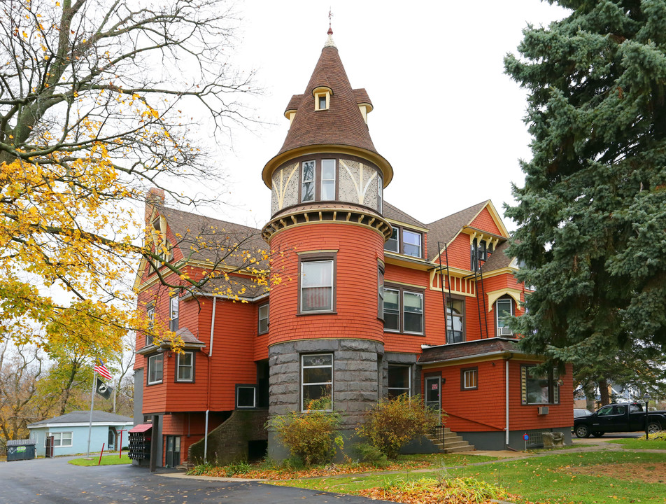 Jensen Apartments in Waukegan, IL - Building Photo