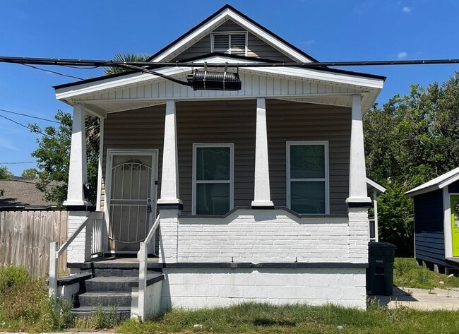 property at 1112 E Bolton St