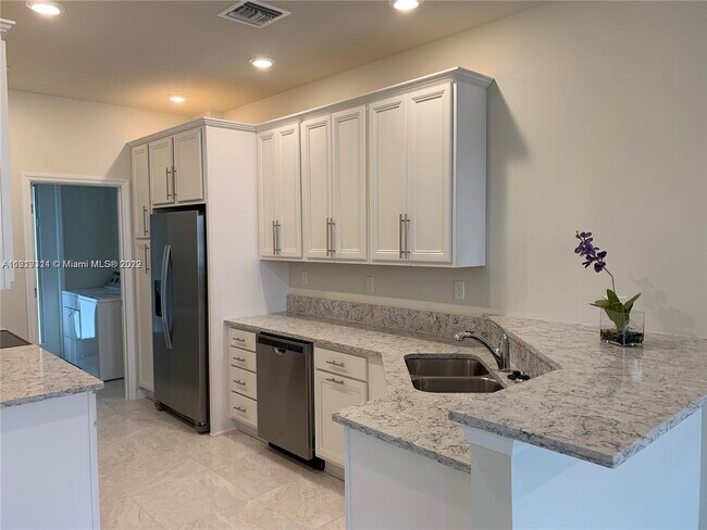 4920 Eucalyptus Dr-Unit -3 in Hollywood, FL - Building Photo - Building Photo