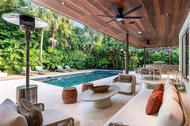 2415 San Domingo St in Coral Gables, FL - Building Photo - Building Photo