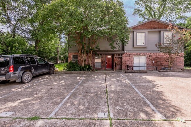 1228 Ave O in Huntsville, TX - Building Photo - Building Photo
