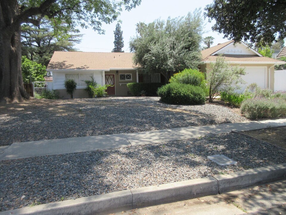 18330 Blackhawk St in Los Angeles, CA - Building Photo