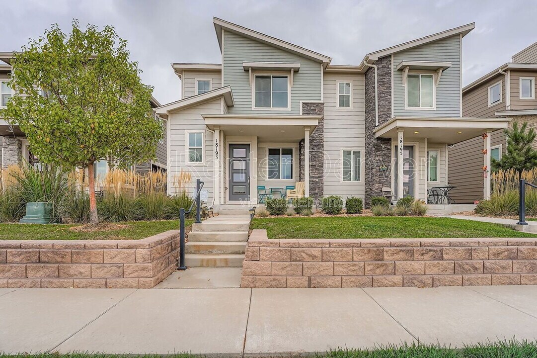 18193 E 96th Ave in Commerce City, CO - Foto de edificio